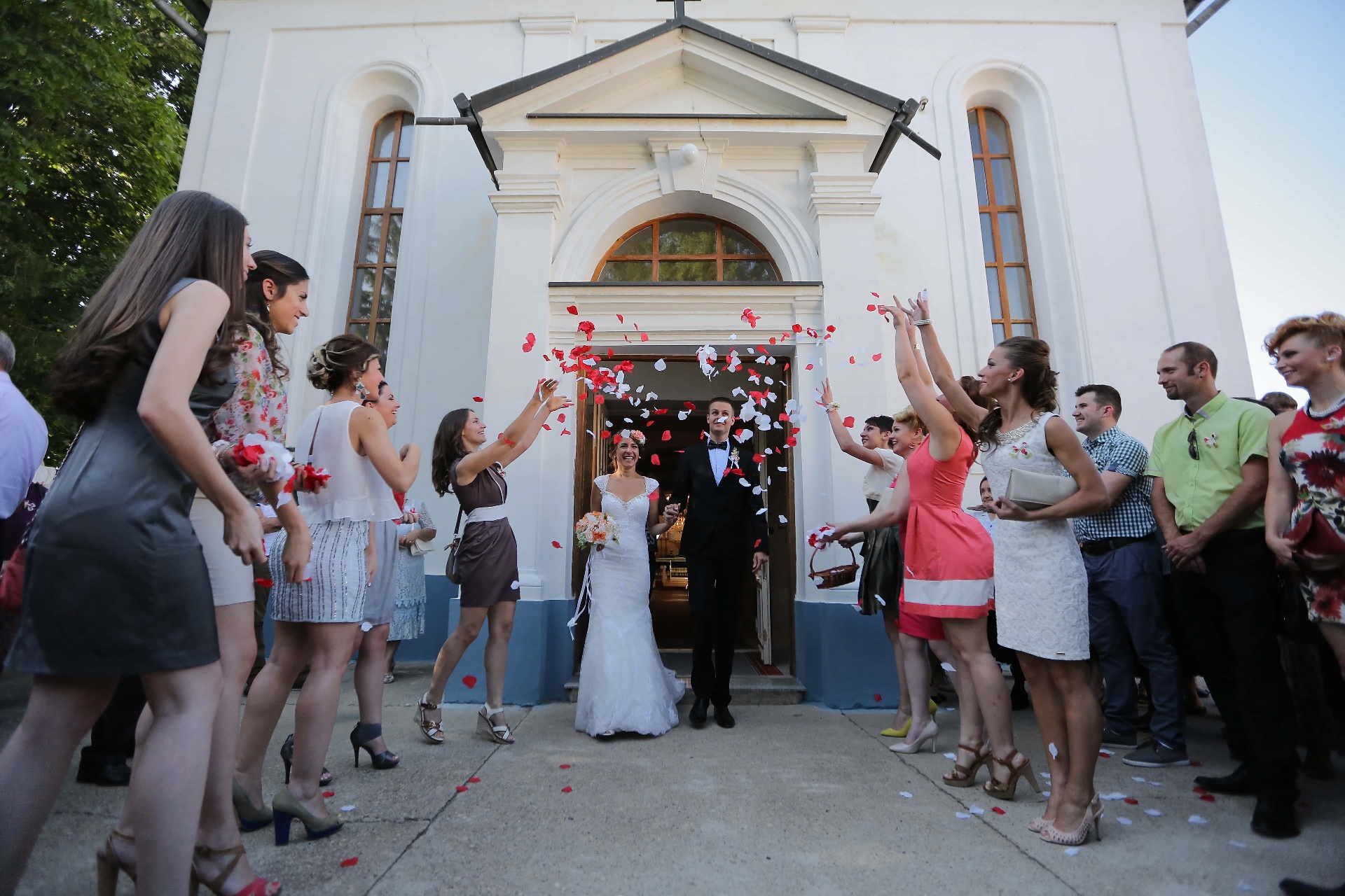 Is Betting on the Wedding Free for Guests?